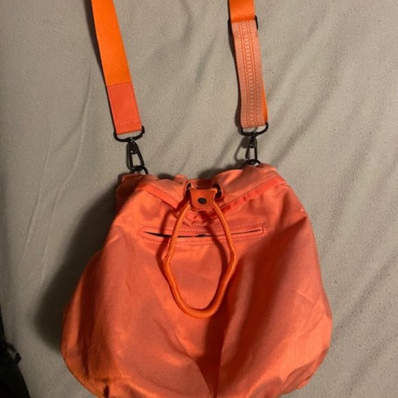 lululemon athletica Handbags - BNWOT Lululemon Coral Diversity Wanderlust Hobo Bag